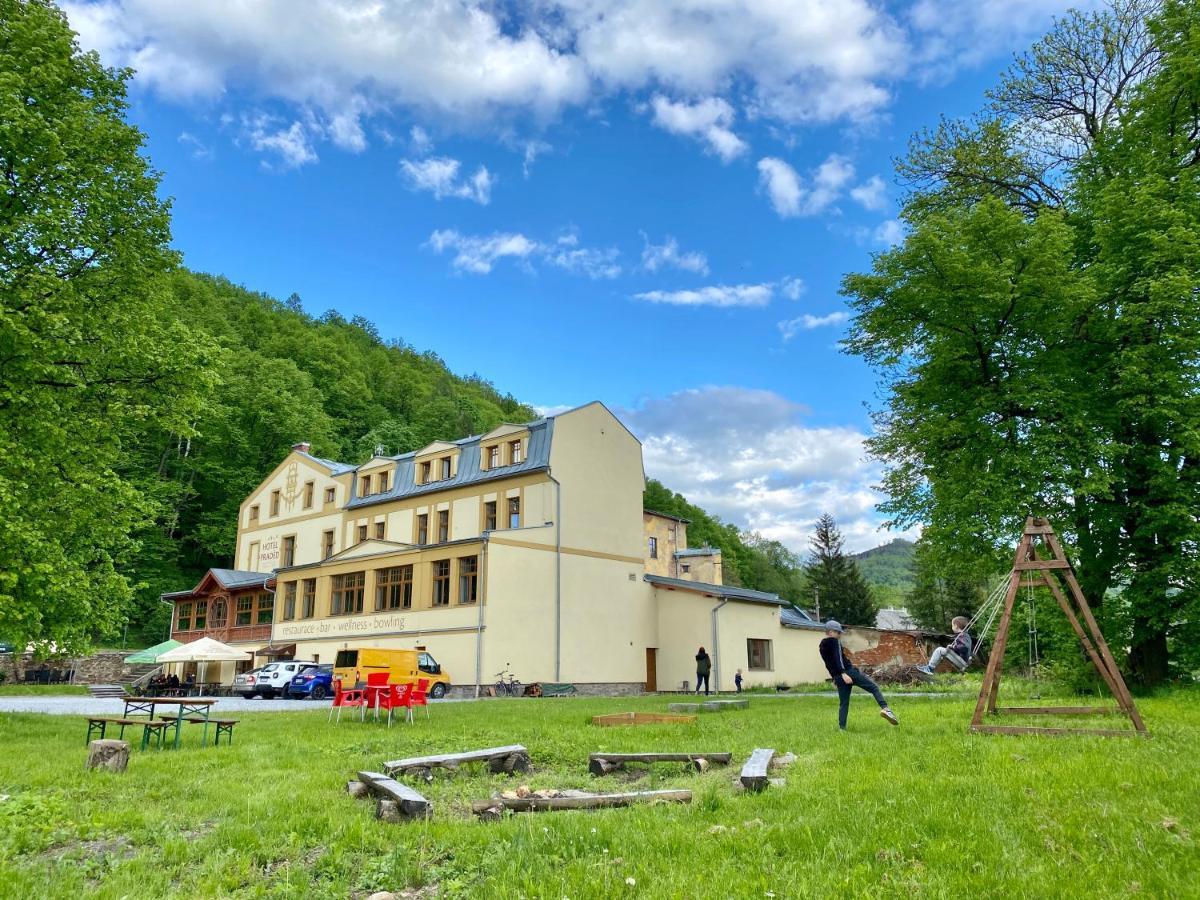 Penzion Praded Thamm Zlaté Hory Exteriör bild