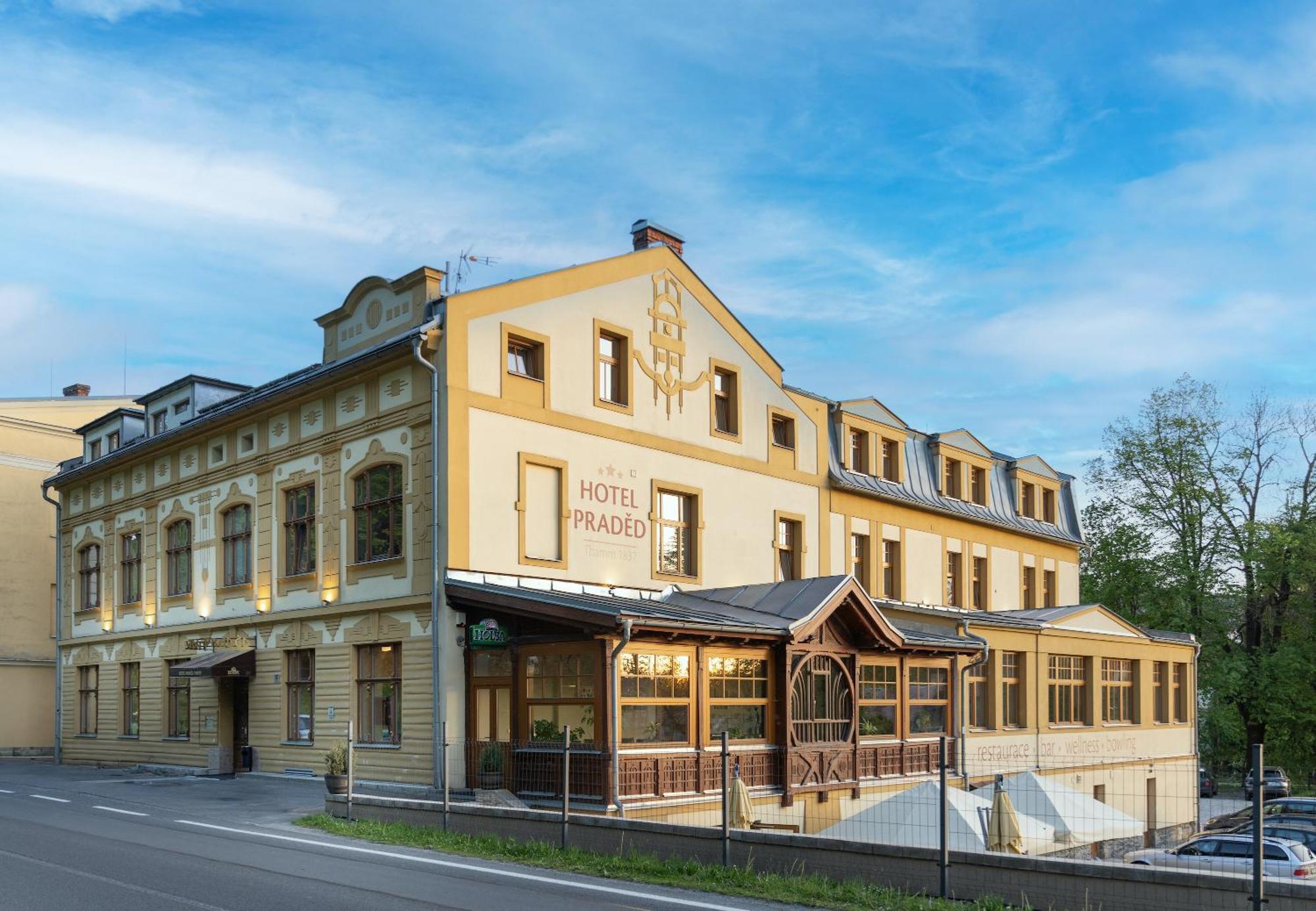 Penzion Praded Thamm Zlaté Hory Exteriör bild